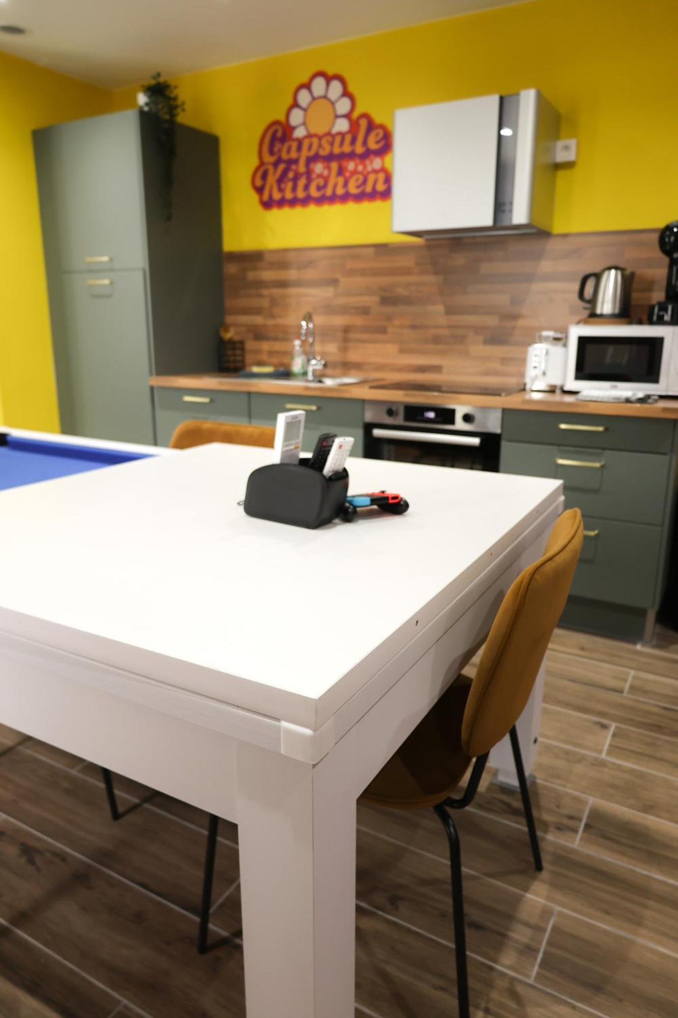 Capsule Groovy-Jacuzzi-Sauna-Billard-Netflix- Nintendo Switch & Jeux มงส์ ภายนอก รูปภาพ