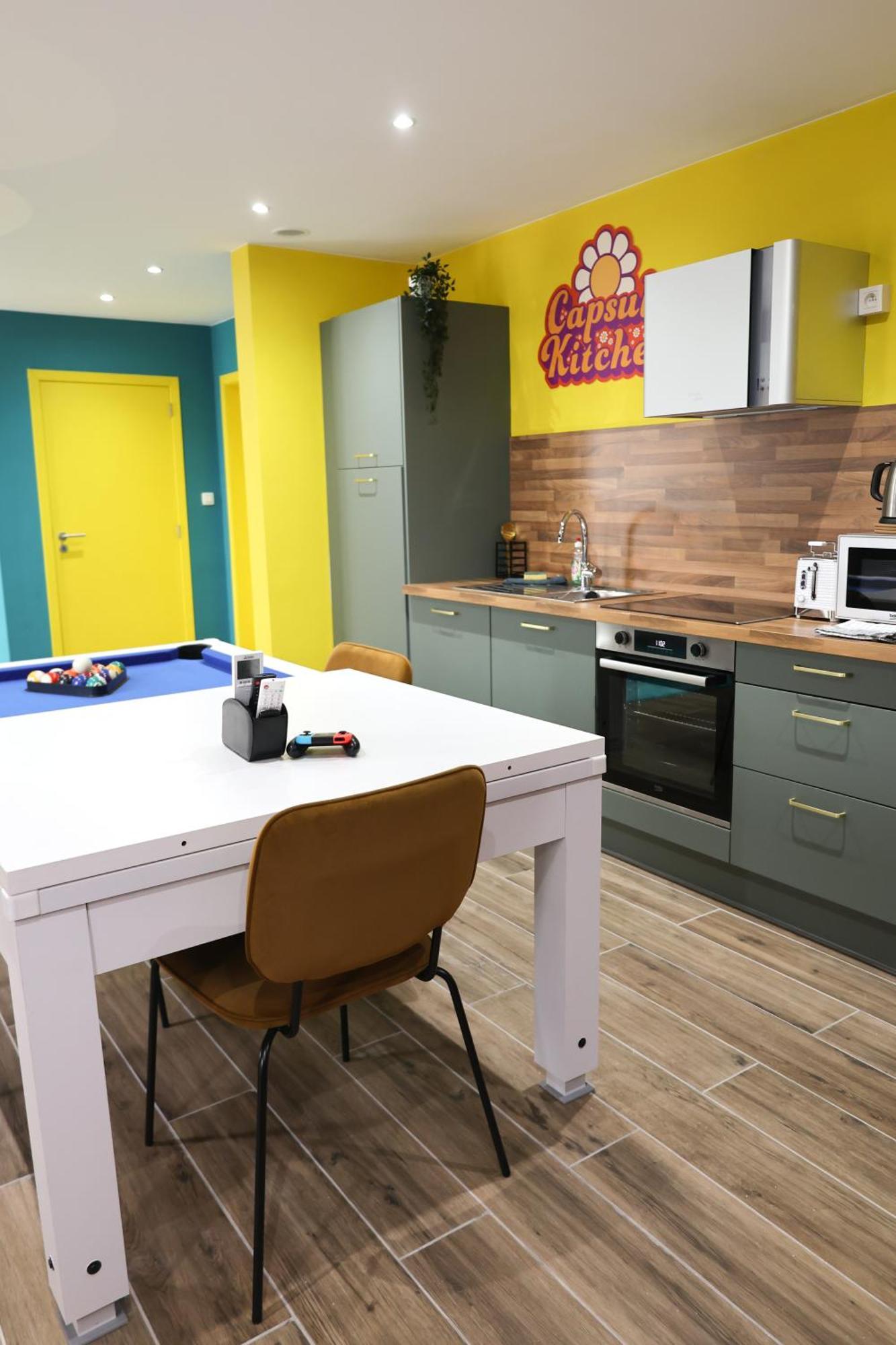 Capsule Groovy-Jacuzzi-Sauna-Billard-Netflix- Nintendo Switch & Jeux มงส์ ภายนอก รูปภาพ